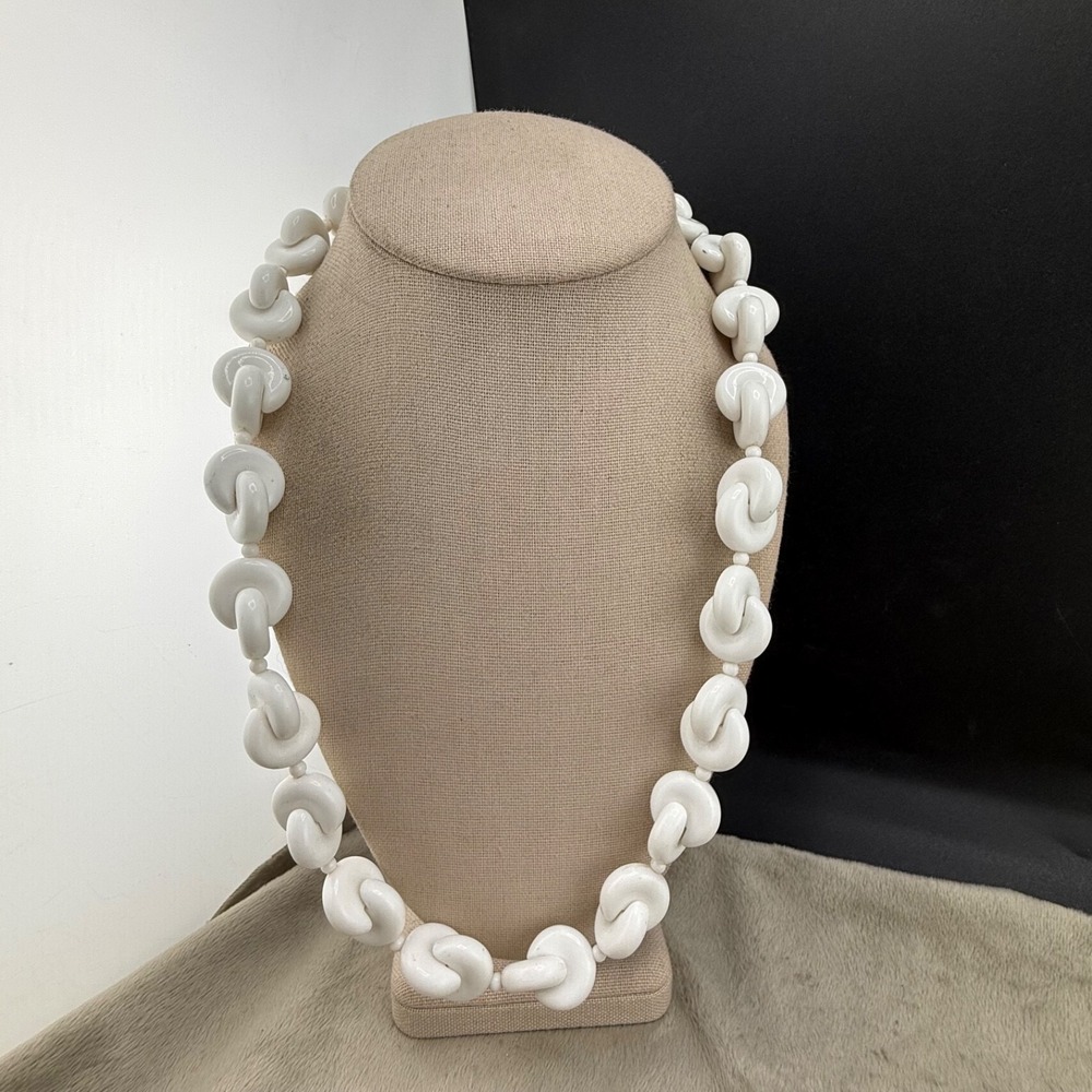 Vintage Estate Acrylic Chain Necklace White Retro Chunky 24"‎